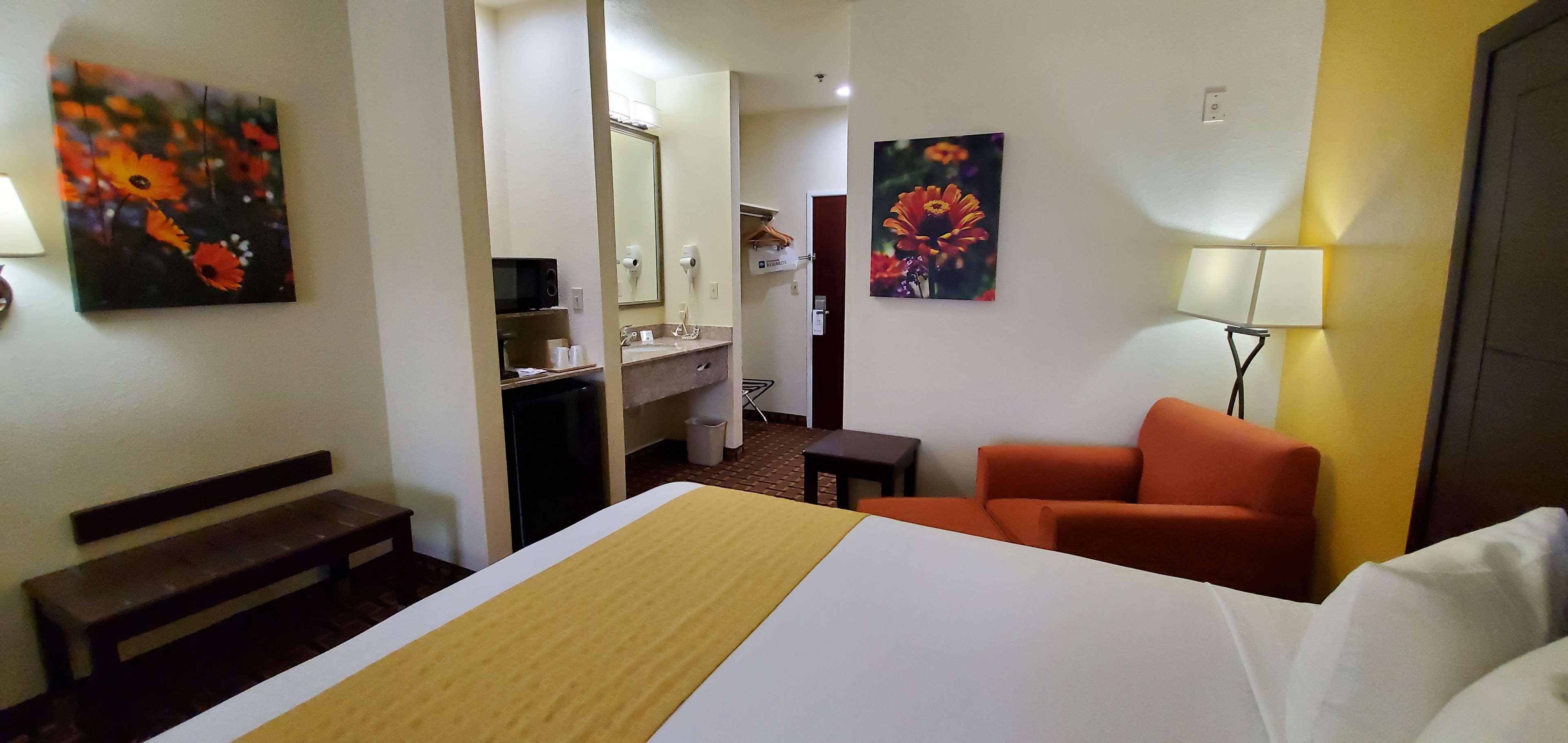 Best Western Executive Inn & Suites Madisonville Экстерьер фото